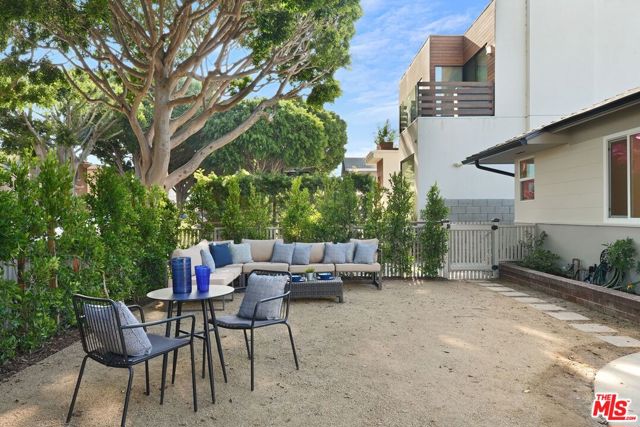 4113 Lincoln Avenue, Culver City CA: https://media.crmls.org/mediaz/53f0fa25-d5c9-4747-9449-b6710e977de5.jpg