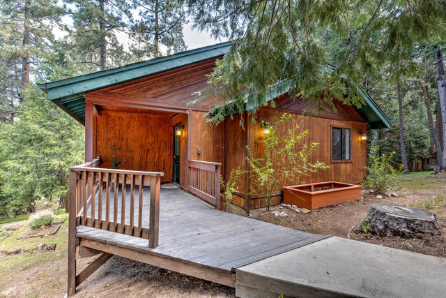 53962 Marian View Drive, Idyllwild CA: https://media.crmls.org/mediaz/53f1a9af-6c08-4e79-9ab9-00c8ba1a158d.jpg