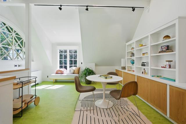 7380 Claremont Ave, Berkeley CA: https://media.crmls.org/mediaz/53f33879-e7ed-422c-a869-03a4ce90ba60.jpg