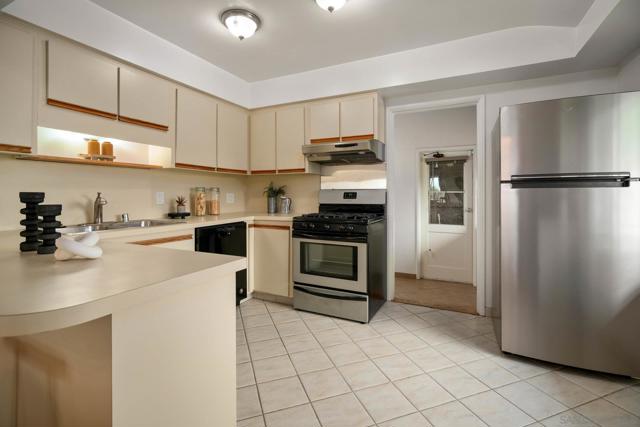 3537 Addison St, San Diego CA: https://media.crmls.org/mediaz/53f3badd-4d68-4868-9882-426b2fb6f6d7.jpg