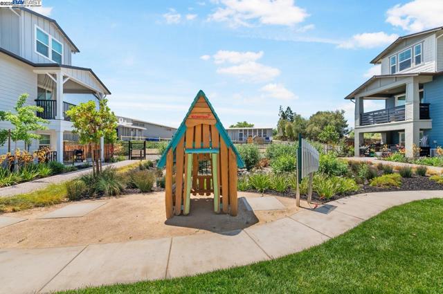 1416 Julia Ln, Concord CA: https://media.crmls.org/mediaz/53f3e63d-fe53-4403-a96c-5203239cf930.jpg