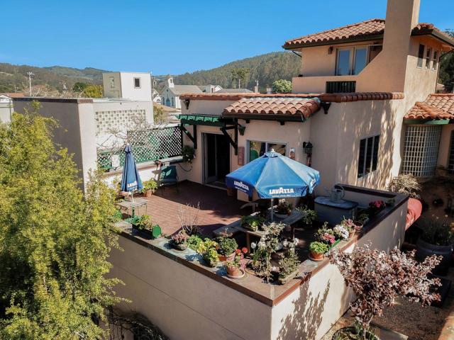 725 Correas Street, Half Moon Bay CA: https://media.crmls.org/mediaz/53f3f954-7af2-4072-92c1-2a19dc9ea0fb.jpg
