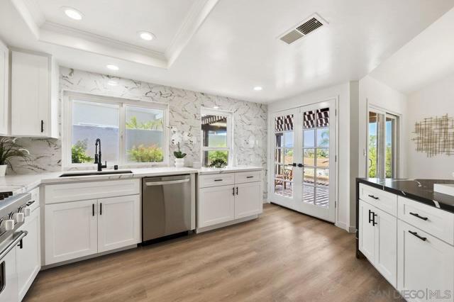 17676 Corte Sobrado, San Diego CA: https://media.crmls.org/mediaz/53f40f48-4ea2-41bb-bb09-7d7ca5ae342d.jpg