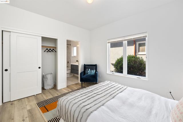 712 39Th St, Oakland CA: https://media.crmls.org/mediaz/53f45d3f-679f-4bb0-8290-c0aaf2ffc6d8.jpg
