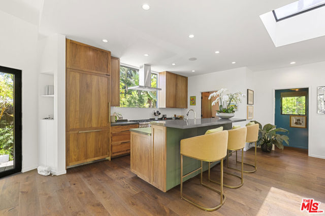 8547 Appian Way, Los Angeles CA: https://media.crmls.org/mediaz/53f4c7c4-b58f-4c05-bda0-f9d8e9b0695b.jpg