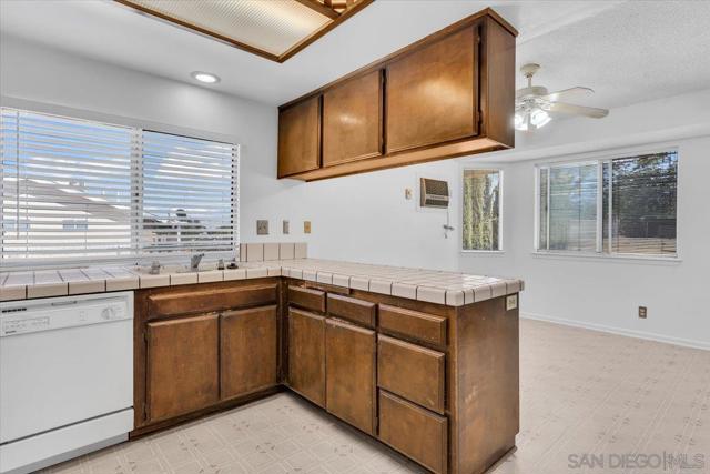 15209 Mauna Loa, Hesperia CA: https://media.crmls.org/mediaz/53f4d390-4776-4e2e-b3ba-63461a577cc6.jpg