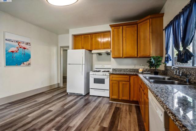 774 S 12th St, San Jose CA: https://media.crmls.org/mediaz/53f56f41-b75d-424c-bb74-8127f47eaa0b.jpg