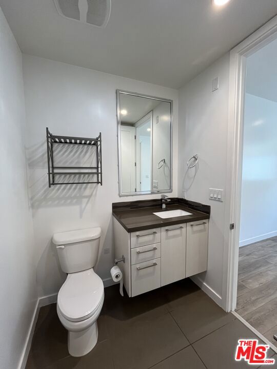 14822 Magnolia Boulevard, Sherman Oaks CA: https://media.crmls.org/mediaz/53f5a976-ad14-4d81-8ea2-1a1fa745ead4.jpg