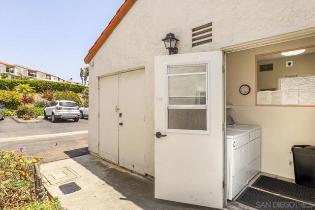902 Caminito Madrigal, Carlsbad CA: https://media.crmls.org/mediaz/53f60b6f-8d46-44e0-a29d-3cad71bcf812.jpg