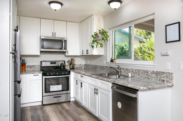 43063 Lemonwood Dr Drive, Lancaster CA: https://media.crmls.org/mediaz/53f64010-e43b-4ccd-93dc-70cd27ce7707.jpg