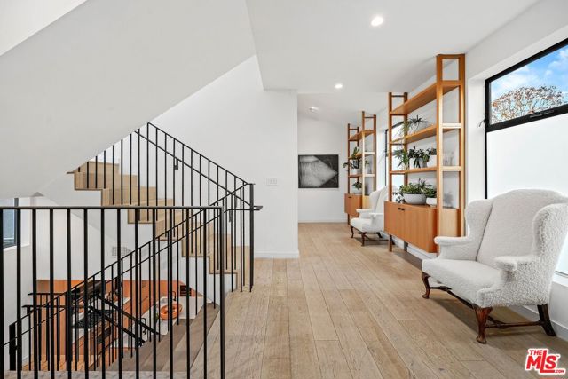 810 Amoroso Place, Venice CA: https://media.crmls.org/mediaz/53f6693b-ecd4-44d5-ad5f-298ec442ca5b.jpg