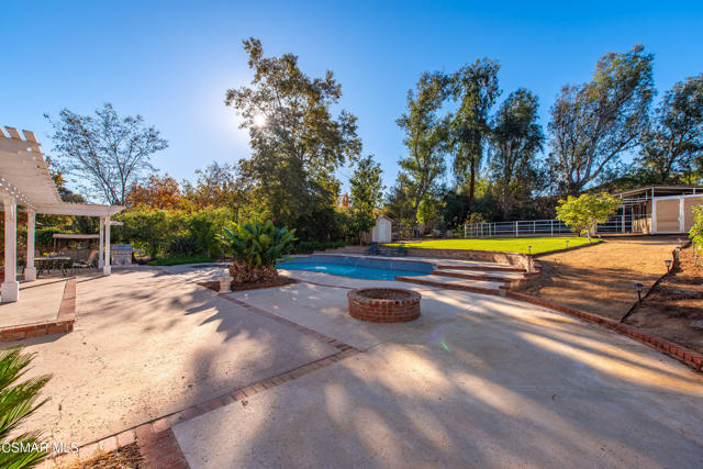 952 Carefree Drive, Simi Valley CA: https://media.crmls.org/mediaz/53f67314-cd6b-4185-8908-01dbd633307a.jpg