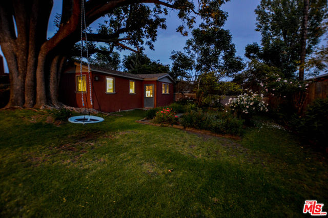 11136 Lucerne Avenue, Culver City CA: https://media.crmls.org/mediaz/53f6a617-089c-458a-abaf-dd0cde2fae00.jpg