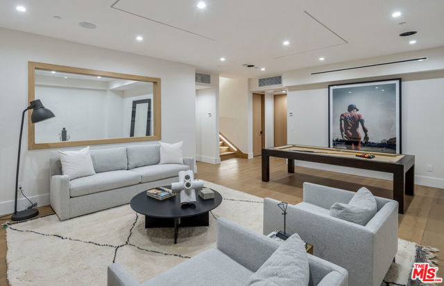 1530 N Beverly Drive, Beverly Hills CA: https://media.crmls.org/mediaz/53f7463b-6df0-4a87-8c3b-8ec4ab3b2b66.jpg