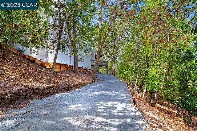 921 Foye Drive, Lafayette CA: https://media.crmls.org/mediaz/53f7f587-7814-40c8-969e-299a1b743561.jpg