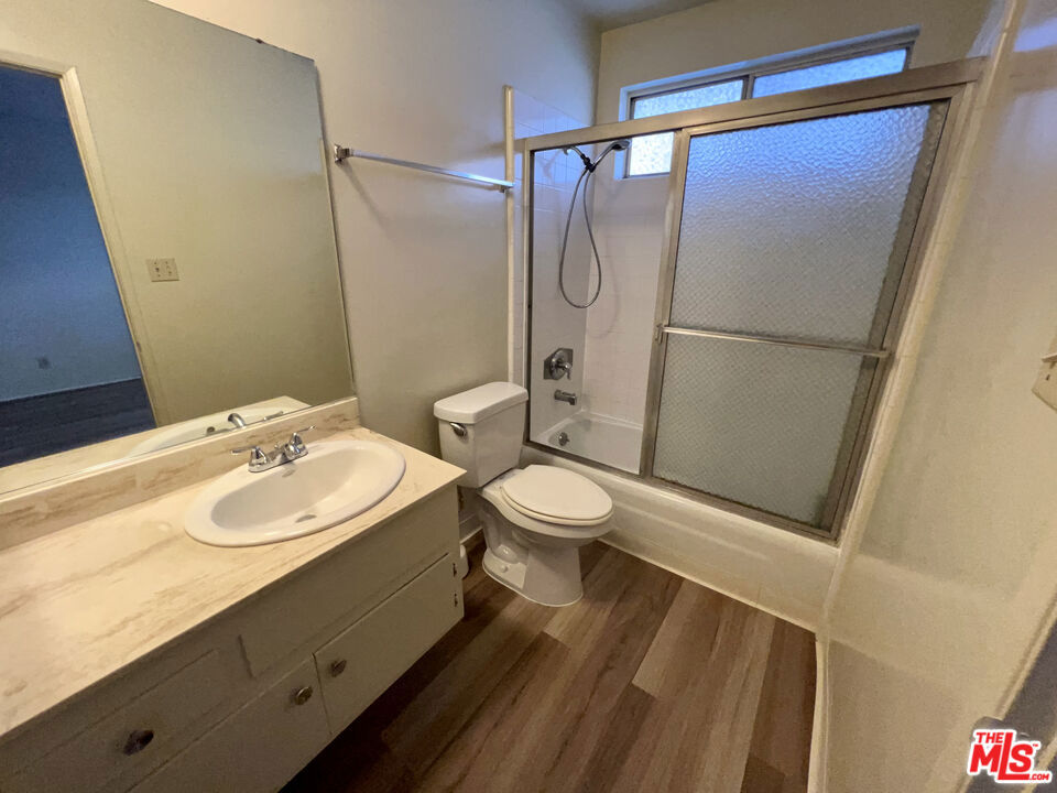 https://media.crmls.org/mediaz/53f804b7-7a20-4ec7-b88a-c7c0ab91dadf.jpg?preset=X-Large