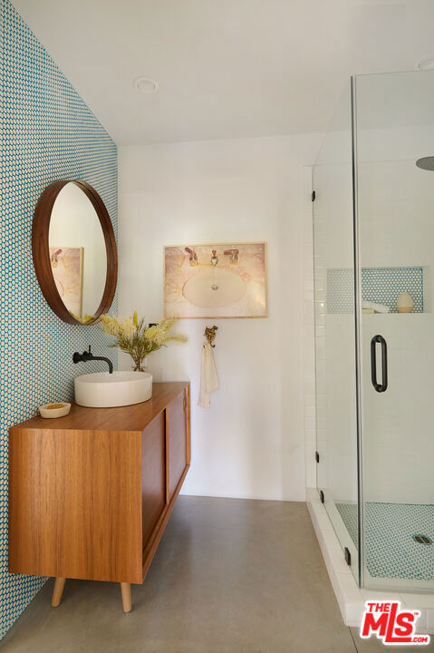 886 Teakwood Road, Los Angeles CA: https://media.crmls.org/mediaz/53f80ed0-5133-4bea-bc1a-eb51a3580a69.jpg