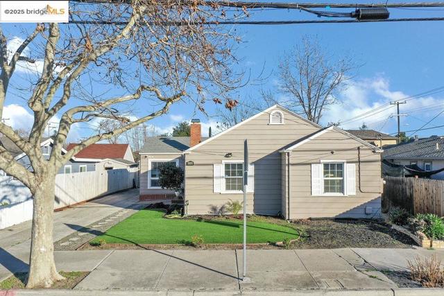 1711 D St, Antioch CA: https://media.crmls.org/mediaz/53f83873-ee1a-4c57-8b5c-2e2b28d70348.jpg