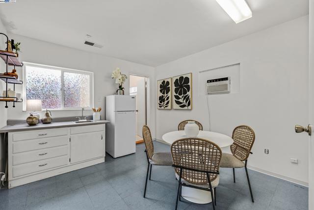 589 S M St, Livermore CA: https://media.crmls.org/mediaz/53f84cc3-bc85-4dc3-b784-a84e53f6a093.jpg