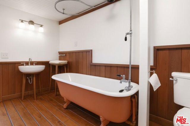 10 30th Avenue, Venice CA: https://media.crmls.org/mediaz/53f896cd-5e17-4531-9077-a8d51f53aee4.jpg