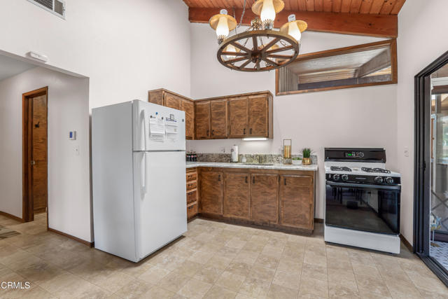 4290 Aspen Lane, Somis CA: https://media.crmls.org/mediaz/53f8da65-95b0-427f-a0f0-8c5a664b876a.jpg