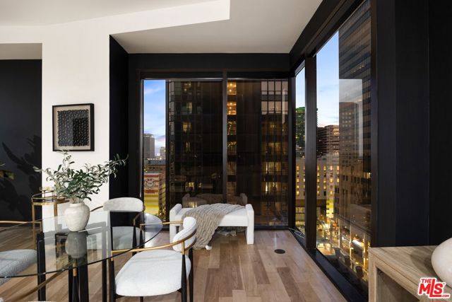 655 S Hope Street, Los Angeles CA: https://media.crmls.org/mediaz/53f8f136-0893-45e6-8a7d-6aad2aa6ab03.jpg