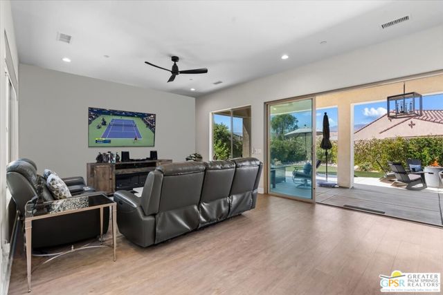 17 Cork Tree, Rancho Mirage CA: https://media.crmls.org/mediaz/53f8fd86-07f8-471e-bb8e-d3cc31eb7822.jpg