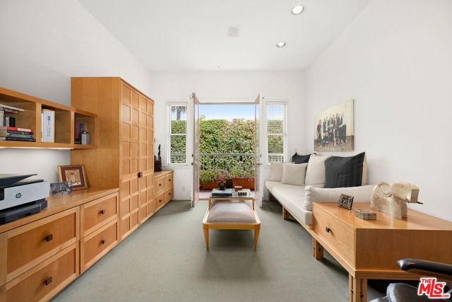 603 Ocean Avenue, Santa Monica CA: https://media.crmls.org/mediaz/53faa9c8-2f85-4e9c-b704-9b53be4d0adb.jpg