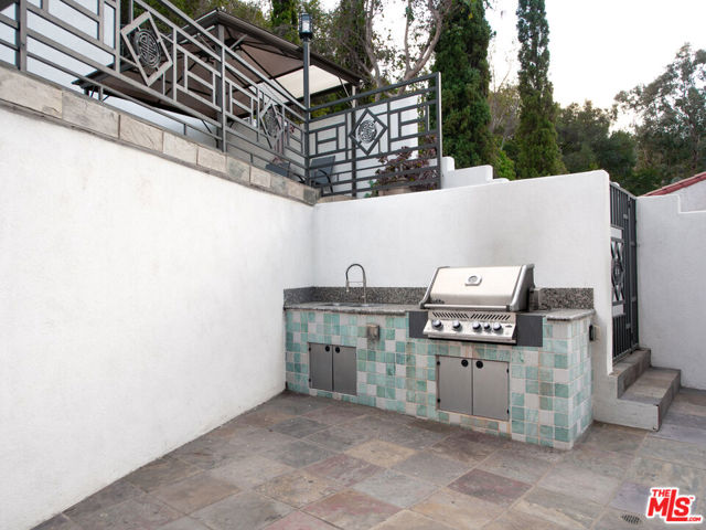3971 Fredonia Drive, Los Angeles CA: https://media.crmls.org/mediaz/53fbb0d6-8624-4ce4-b1b1-4acd26e4fe12.jpg