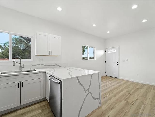 7231 Mohawk ST, San Diego CA: https://media.crmls.org/mediaz/53fbeda0-fdfd-47a8-9ede-d5928e2230e6.jpg