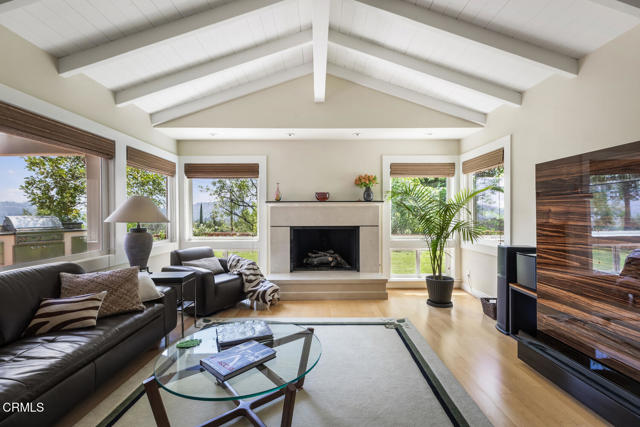 5109 Redwillow Lane, La Canada Flintridge CA: https://media.crmls.org/mediaz/53fc1383-c4f5-4bad-adb7-830eb133bfbe.jpg