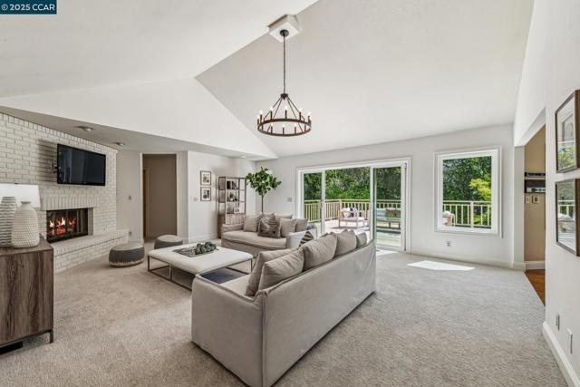 22 Ranger Ct, Alamo CA: https://media.crmls.org/mediaz/53fc1e2f-94a9-459c-9908-49cc76822b94.jpg