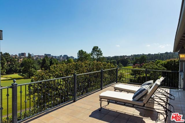 543 Perugia Way, Los Angeles CA: https://media.crmls.org/mediaz/53fc33db-b8e2-4de8-99db-539d15983d5a.jpg