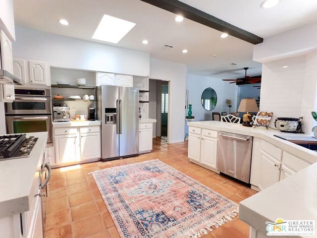 535 E Via Colusa, Palm Springs CA: https://media.crmls.org/mediaz/53fcf66b-56b5-44f8-ab92-e1e1d8782fe6.jpg