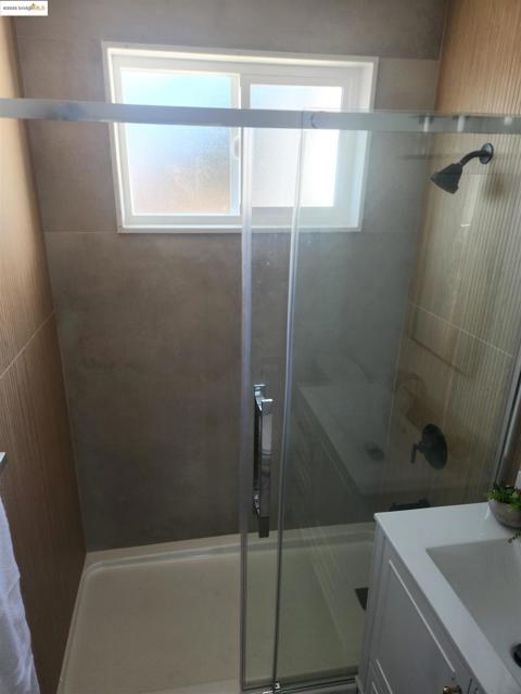 15373 Inverness St, San Leandro CA: https://media.crmls.org/mediaz/53fd33c2-9096-422e-b1e7-4fd04f0af835.jpg