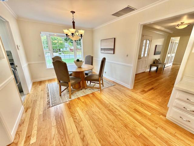 5647 Southbrook Dr, Clayton CA: https://media.crmls.org/mediaz/53fd44f9-8e43-4486-a70f-1e14b90c2bcf.jpg
