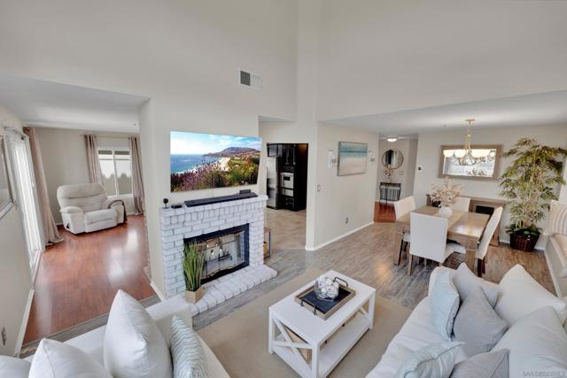 632 Paseo Rio, Vista CA: https://media.crmls.org/mediaz/53fd9c68-643e-4207-8d1c-0cc2b0f2f234.jpg