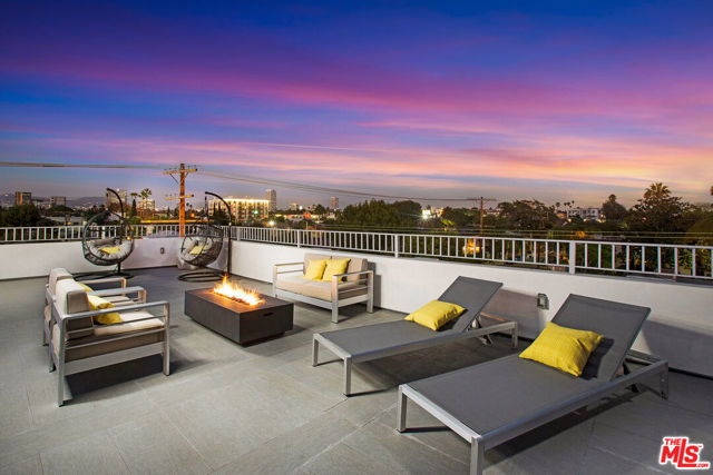 6066 Saturn Street, Los Angeles CA: https://media.crmls.org/mediaz/53fdb67a-b9fa-4b7b-a2b4-fb9b21ff2102.jpg