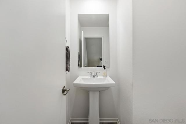 5405 Beach Bluff Ln, San Diego CA: https://media.crmls.org/mediaz/53fe9527-61c7-4ee7-b901-53fffcede9cc.jpg