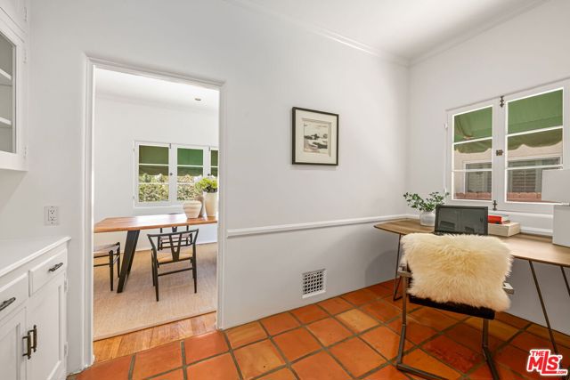 10815 Rochester Avenue, Los Angeles CA: https://media.crmls.org/mediaz/53fe9f8b-88eb-412a-91e1-b1ceac0a1c1a.jpg