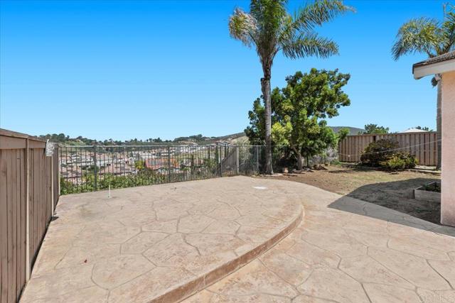 Detail Gallery Image 2 of 24 For 1380 Corte Bagalso, San Marcos,  CA 92069 - 3 Beds | 2 Baths