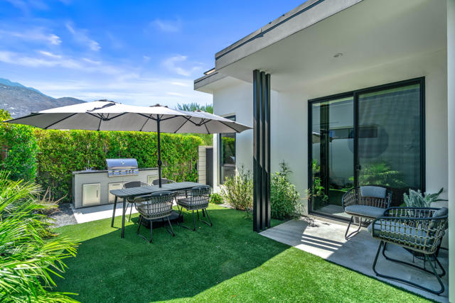 161 Holliday Way, Palm Springs CA: https://media.crmls.org/mediaz/53ff5edd-fd5e-4fec-97d4-37ef94fc4876.jpg
