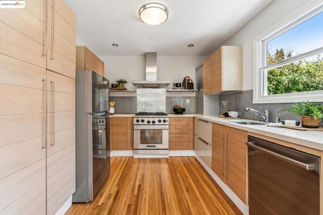 1708 Derby St, Berkeley CA: https://media.crmls.org/mediaz/53ff8043-35b4-45f9-98cb-b7a7c6b6d21b.jpg
