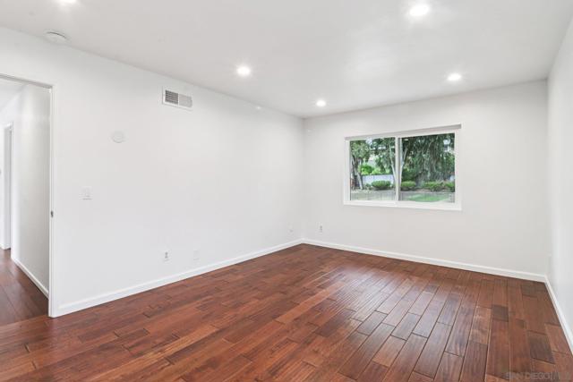13080 Camino Del Valle, Poway CA: https://media.crmls.org/mediaz/53ffb0c5-232a-4ac2-b1fa-60569e8df348.jpg
