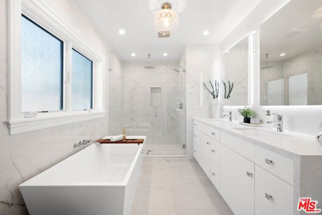 633 N Formosa Avenue, Los Angeles CA: https://media.crmls.org/mediaz/5400640d-ba1c-476d-889d-73d47bc14efd.jpg