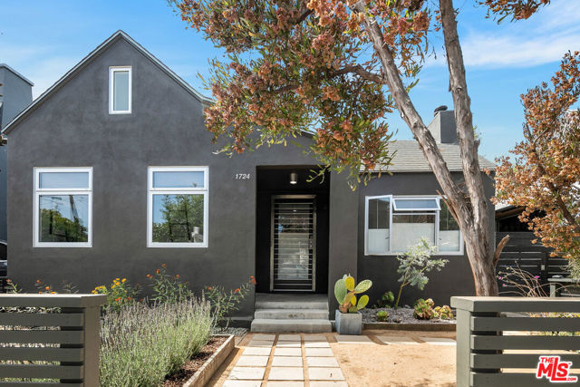 1724 Washington Way photo 2