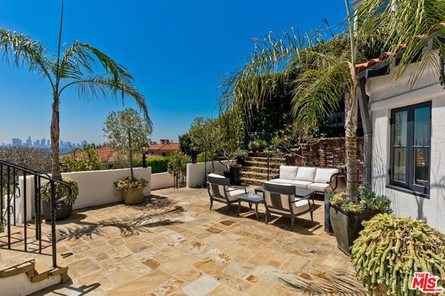 2420 Chislehurst Drive, Los Angeles CA: https://media.crmls.org/mediaz/5400a229-1d72-4cae-9eca-4eb2da9fcf31.jpg