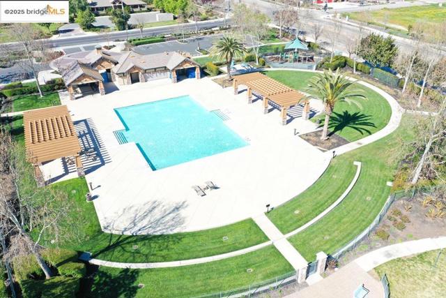 133 Clear Lake Ct, Oakley CA: https://media.crmls.org/mediaz/5400a6c3-27d8-4f2a-9396-f44d81437188.jpg