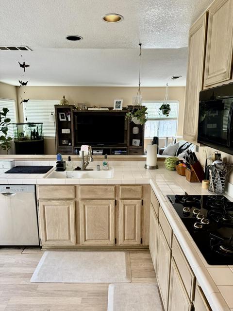 Detail Gallery Image 13 of 44 For 7000 via Padilla, Carlsbad,  CA 92009 - 4 Beds | 2/1 Baths