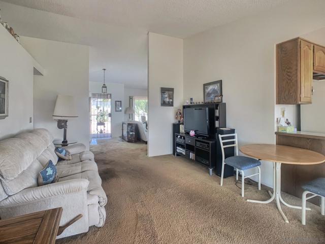 2552 Wind River Rd, El Cajon CA: https://media.crmls.org/mediaz/54017499-c8d6-40c3-a81b-1a88aafe539b.jpg